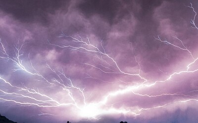 Meteorologové varují před silnými bouřkami na celém území Česka
