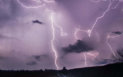 Meteorologové vydali výstrahu před silnými bouřkami s přívalovými dešti