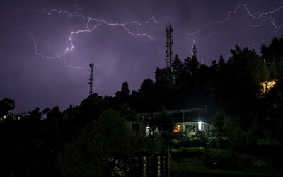 Meteorologové zvýšili výstrahu před pátečními bouřkami. Budou silnější, než se čekalo