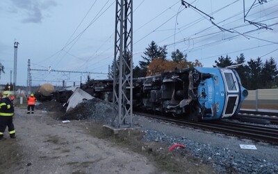 Mezi Poříčany a Nymburkem vykolejil nákladní vlak. Provoz na trati je omezen