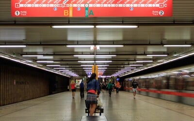 Mezi stanicemi Hlavní nádraží a Vltavská opět nejezdí metro. Kdy bude v provozu?