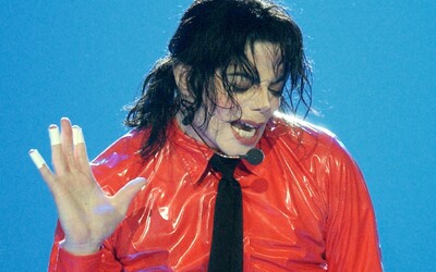 Michaela Jacksona už kvôli podozreniam z pedofílie prestalo hrať prestížne rádio BBC