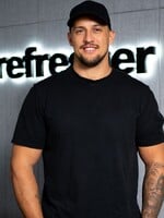 Michal Kyselica pracuje s mentorom Robinom Sharmom: „Za to, ako žijeme, nemôže jeden človek vo vláde, ale my sami“