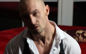 Michal se živí jako gentleman na pronájem: Zadaná dáma si mě najala, abych s ní šel do kina. Ženám dávám to, co jim chybí