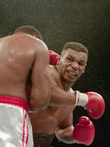 Mike Tyson: Tri roky sedel v base za znásilnenie, manželku vraj týral. Pil od 9 rokov a súperovi v ringu odhryzol kus ucha 