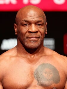 Mike Tyson našel nového vyzyvatele. Už se s ním dobře zná, ukousl mu totiž ucho