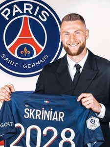 Milan Škriniar priznal, že v PSG nedostáva veľa šancí. Zápasy sleduje z lavičky náhradníkov