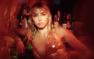 Miley Cyrus je na párty, kde sa fúka kokaín, ale nebaví sa. Bol to raj, ale je čas ísť, lieky ani alkohol nepotrebuje