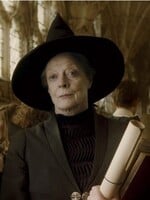 Minerva McGonagall modelkou. Podívej se, jak herečka Maggie Smith pózuje pro módní dům Loewe