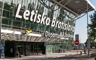 Minister Andrej Doležal chce obnoviť lety z Veľkej Británie napriek zmutovanému koronavírusu. Už o to požiadal Dopravný úrad