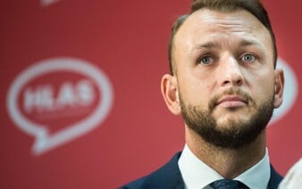 Minister vnútra Šutaj Eštok je podozrivý zo zneužitia právomoci. Vyšetruje ho policajná inšpekcia, ktorá spadá pod rezort vnútra