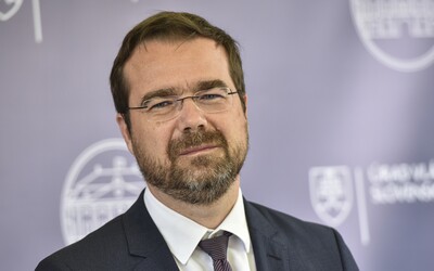 Minister zdravotníctva Krajčí: Pozitívne testovaní by si mali obvolávať svoje kontakty, lebo máme málo hygienikov