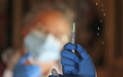 Ministerstvo objednalo nevhodné stříkačky k očkování z Číny. Odborníci, tvrdí, že budou způsobovat více bolesti