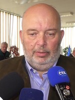 Ministr zemědělství Miroslav Toman má koronavirus, před pár dny navštívil Zemana