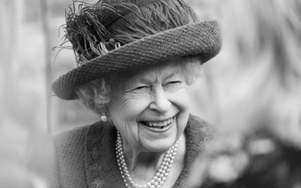 Minuta po minutě: Zemřela královna Alžběta II. Svět truchlí, nový král promluví k národu