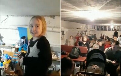 Mladá Ukrajinka spieva pesničku z rozprávky Frozen, kým sa ukrýva pred ruskými raketami. Video má už milióny prehratí