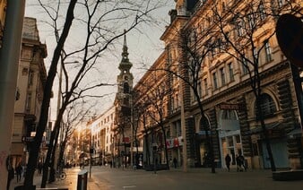 Mladého Čecha ve Vídni brutálně napadla a okradla desetičlenná skupina mladistvých