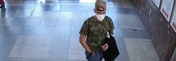 Mladík na nádraží v Praze masturboval před teenagerkou, načež ji sexuálně napadl. Policie po něm vyhlásila pátrání