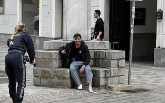Mladík zo Sýrie dobodal na smrť 14-ročného chlapca v Rakúsku. Pri zatýkaní sa uškŕňal