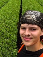 Mladý Čech pracoval na matcha farmě v Japonsku. „Při nošení hnojiva ve 35 stupních jsem myslel, že umřu“