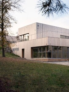 Moderná škôlka na Morave pôsobí ako z rozprávky. Postavili ju priamo pod zámkom