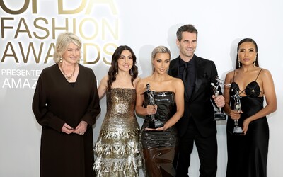 Módne Oscary: Cenu CFDA za inovatívnosť si prevzala Kim Kardashian, módnou ikonou roka je Lenny Kravitz