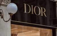 Módní dům Dior je kritizován za podmínky svých zaměstnanců. Jaký měli plat?