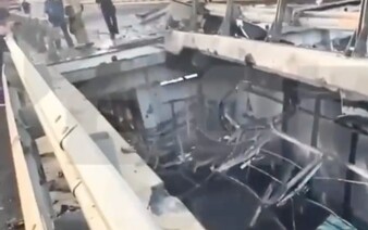 Most na Krym je znovu poškozen, výbuchy na něm zabily dva lidi