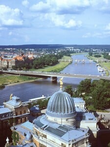 Most v Drážďanech se může každou chvílí zřítit, varují hasiči. Česko nabídlo pomoc