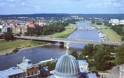 Most v Drážďanech se může každou chvílí zřítit, varují hasiči. Česko nabídlo pomoc