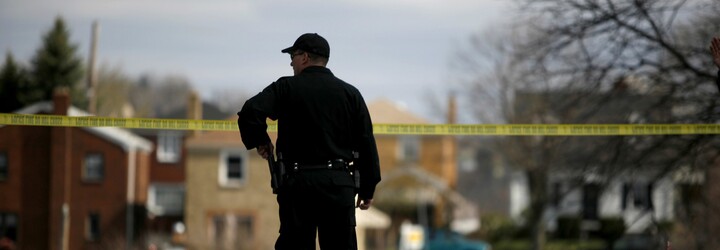 Muž bez domova vlastním tělem chránil teenagerky před střelbou v americkém Sacramentu