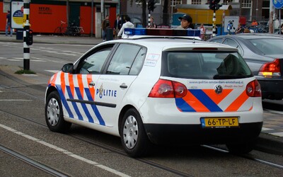 Muž držel v Nizozemsku rukojmí a hrozil výbušninou. Policie jej zatkla (Aktualizováno)