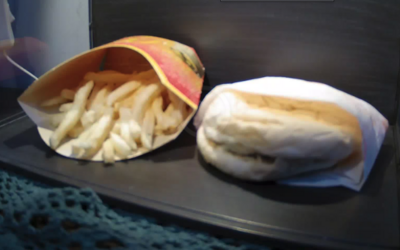 Muž na Islande naživo streamuje záber na 10-ročné menu z McDonald's. Aj po dekáde sa stále podobá na čerstvé jedlo