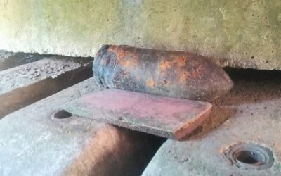 Muž na Znojemsku našel aktivní dělostřelecký granát. Vzal si jej domů a až poté zavolal policii