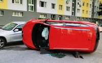 Muž s 1,65 promile havaroval v Bratislave s 9-ročnou dcérou v aute. K nehode došlo v Petržalke