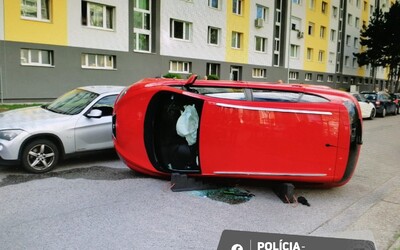 Muž s 1,65 promile havaroval v Bratislave s 9-ročnou dcérou v aute. K nehode došlo v Petržalke