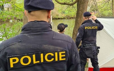 Muž s nožem ohrožoval policisty v Praze. Chtěl, aby ho zastřelili