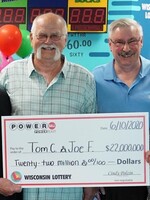Muž si rozdělil 22milionovou výhru v loterii s kamarádem, protože mu to slíbil před téměř 30 lety