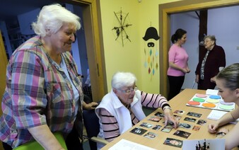 Muž v Humennom okradol zariadenie pre seniorov lacným trikom o desaťtisíce eur. Získal si dôveru jednej dôchodkyne