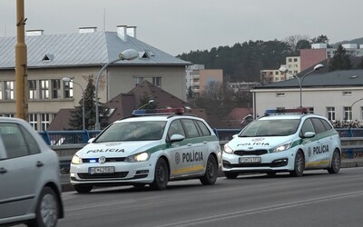 Muž vytiahol na kamaráta takmer 30-centimetrový vojenský bodák. Policajti v Prievidzi riešili závažný prípad