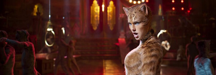 Muzikál Cats pôsobí ako CGI pohroma s podivnými výrazmi hercov, ktorí stvárňujú mačky