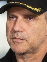 NAKA zadržala bývalého policajného prezidenta Milana Lučanského, obvinený je s N. Bödörom