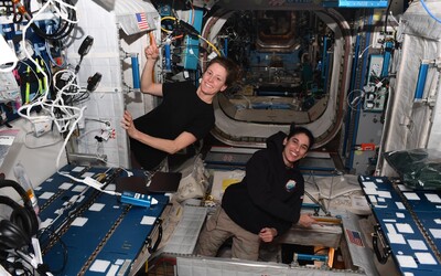 NASA astronautky volili z vesmíru stovky kilometrov nad Zemou. Hlasy odovzdali priamo na palube ISS