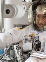 NASA predstavila skafander, v ktorom sa prvá žena dostane na Mesiac. Hlavným cieľom je ale Mars