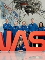 NASA ukázala novú triedu astronautov. Prvýkrát medzi nimi prevládajú ženy