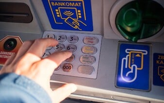 NÁVOD: Keď ti bankomat vydá o 20 eur menej. Čo môžeš spraviť, aby si neprišiel o peniaze?