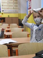 NOVÁ OPATŘENÍ: V osmi okresech se budou žáci povinně testovat, neočkovaní učitelé nasadí respirátory