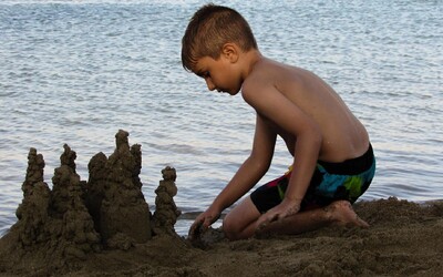 Na 11-ročného chlapca spadol na čilskej pláži hrad z piesku. Záchranári mu ani napriek snahe nedokázali pomôcť