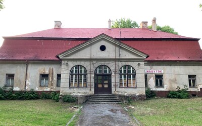 Na Bazoši ponúkajú kaštieľ pod Tatrami. Majiteľ tvrdí, že ho vymení aj za byt v Bratislave