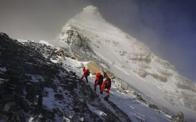 Na Evereste tento týždeň zlomili niekoľko rekordov